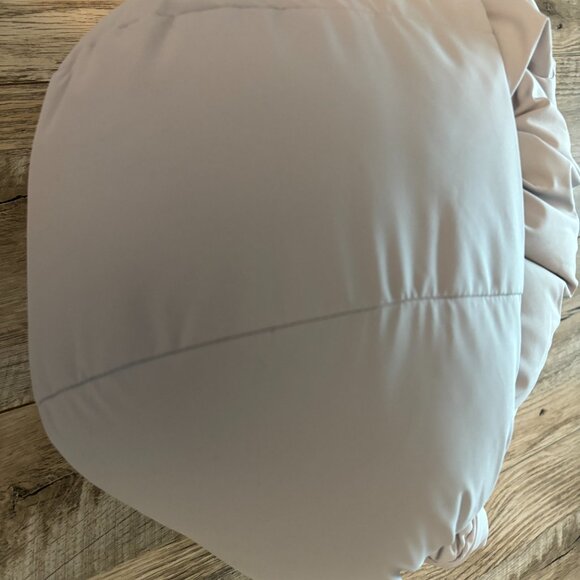 Uniqlo Seamless Down Short Coat in Light Grey - Picture 5 of 5